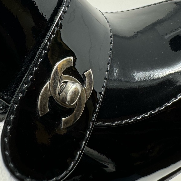 Pre-loved Cahanel shoes Size 39EU
Black Patent Moccasin heel Loafer Pumps - Picture 6 of 14
